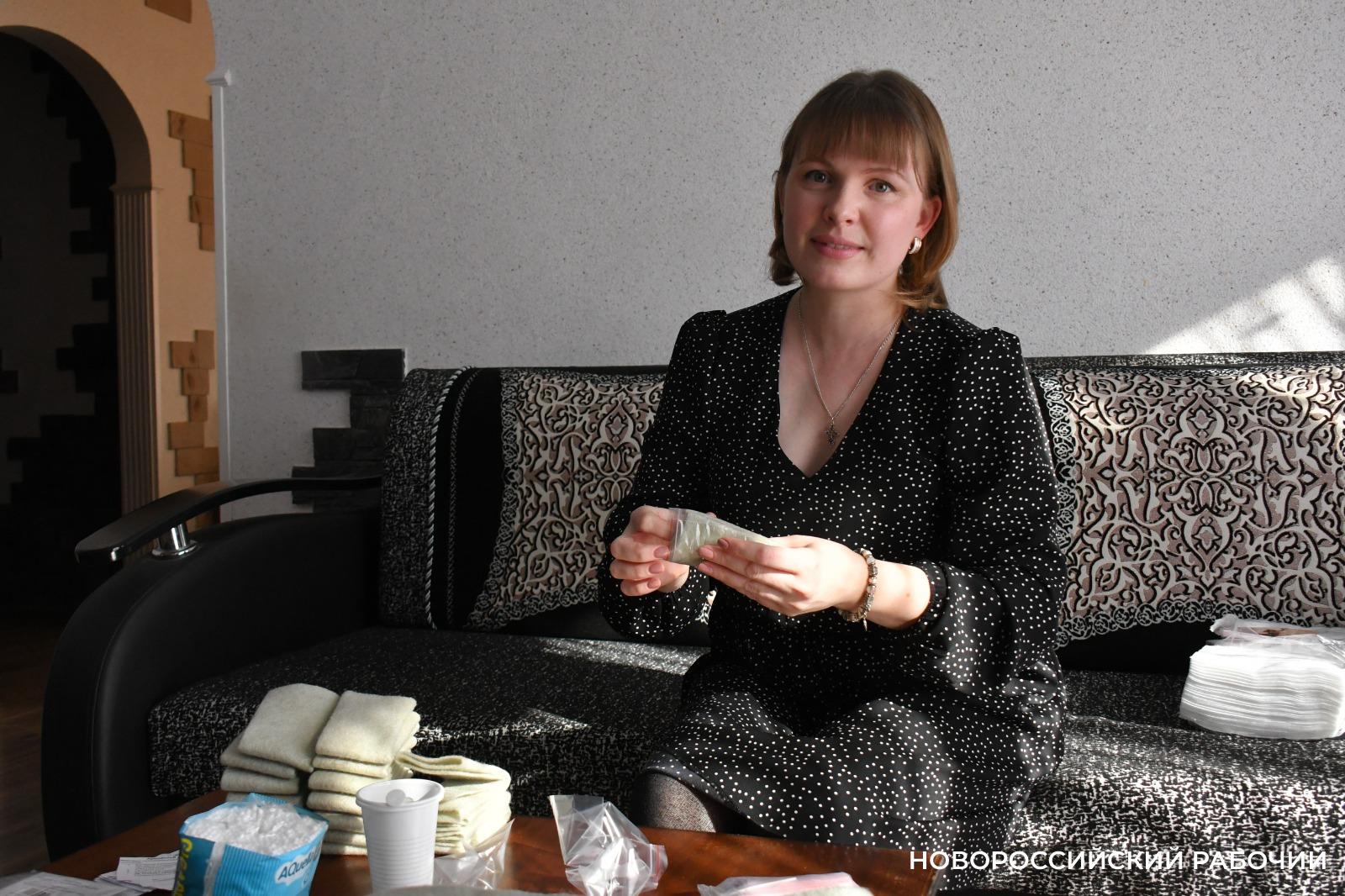 Мария Кривецкая из Новороссийска освоила производство сухого душа, чтобы поддержать ребят на СВО
