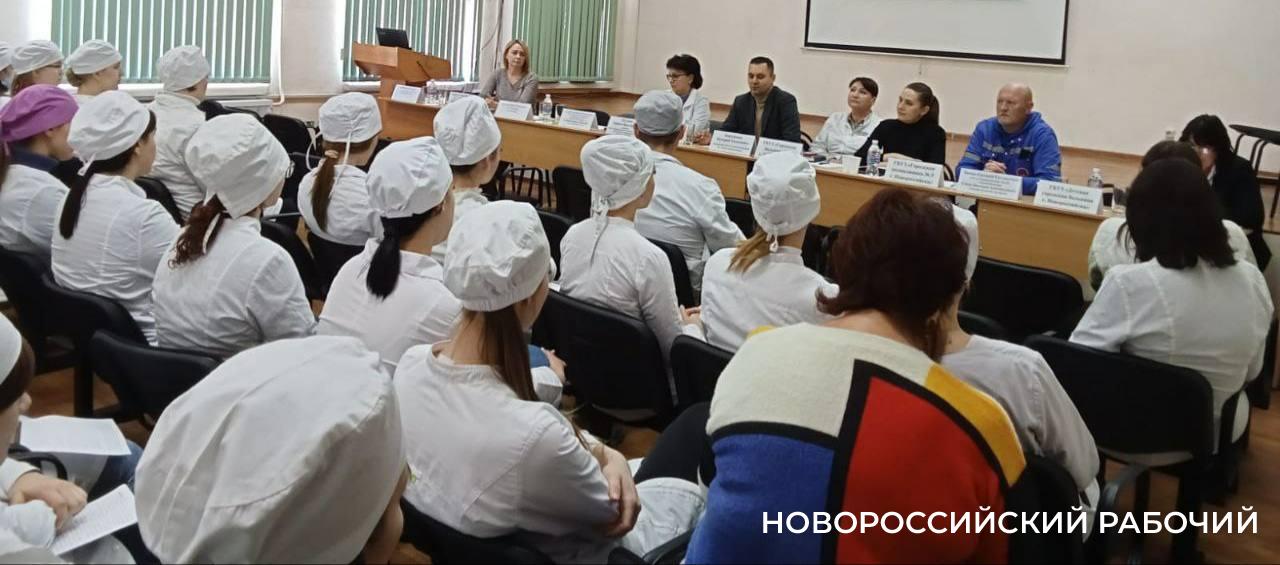 В Новороссийске ждут  врачей: зарплата узких специалистов от 60 000 рублей