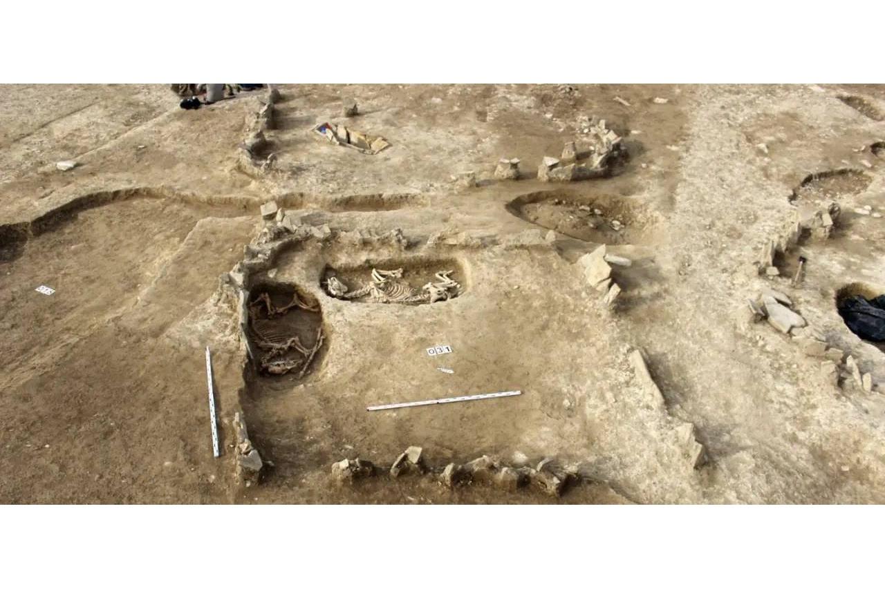 На археологических раскопках в пригороде Новороссийска найдены артефакты двух эпох