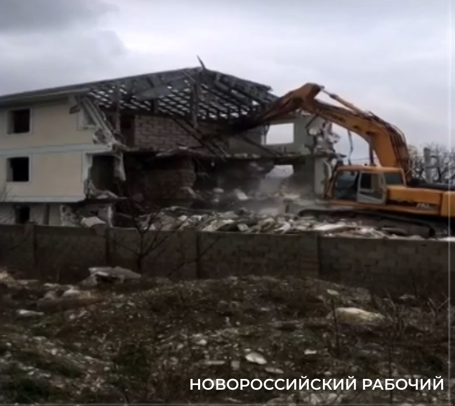 В пригороде Новороссийска снесли многоквартирный самострой