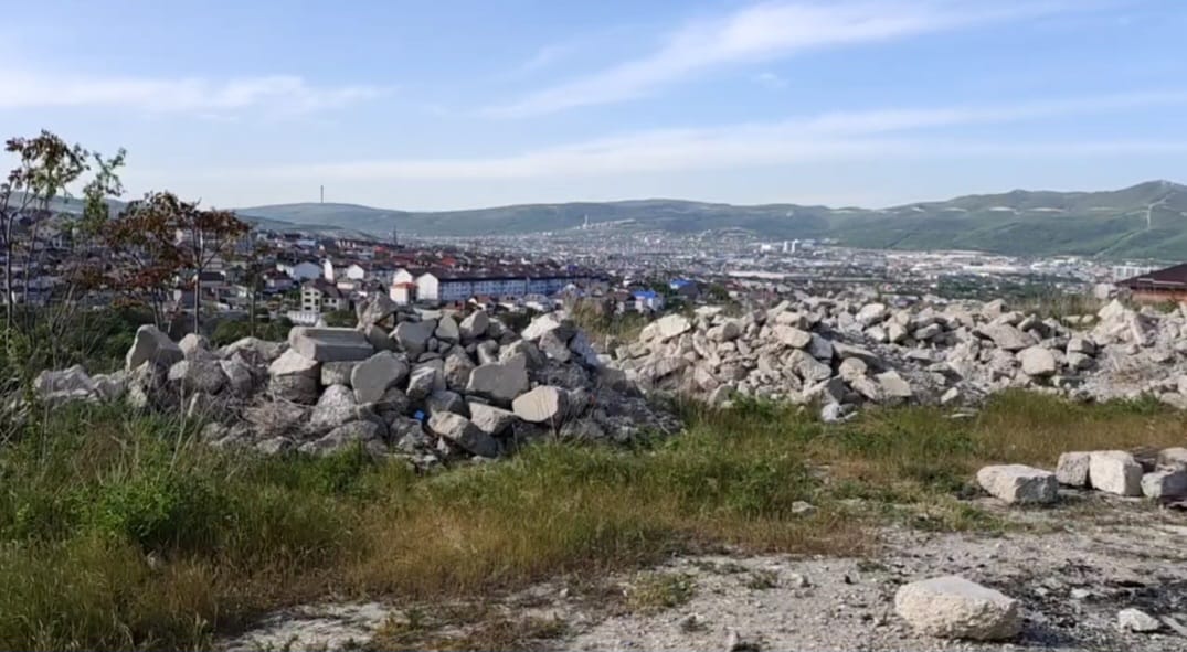 Застройщик в пригороде Новороссийска создал рукотворные горы