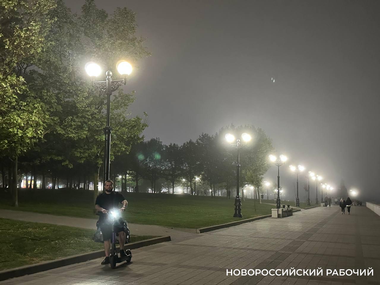 Новороссийцы выкладывают фото города в тумане