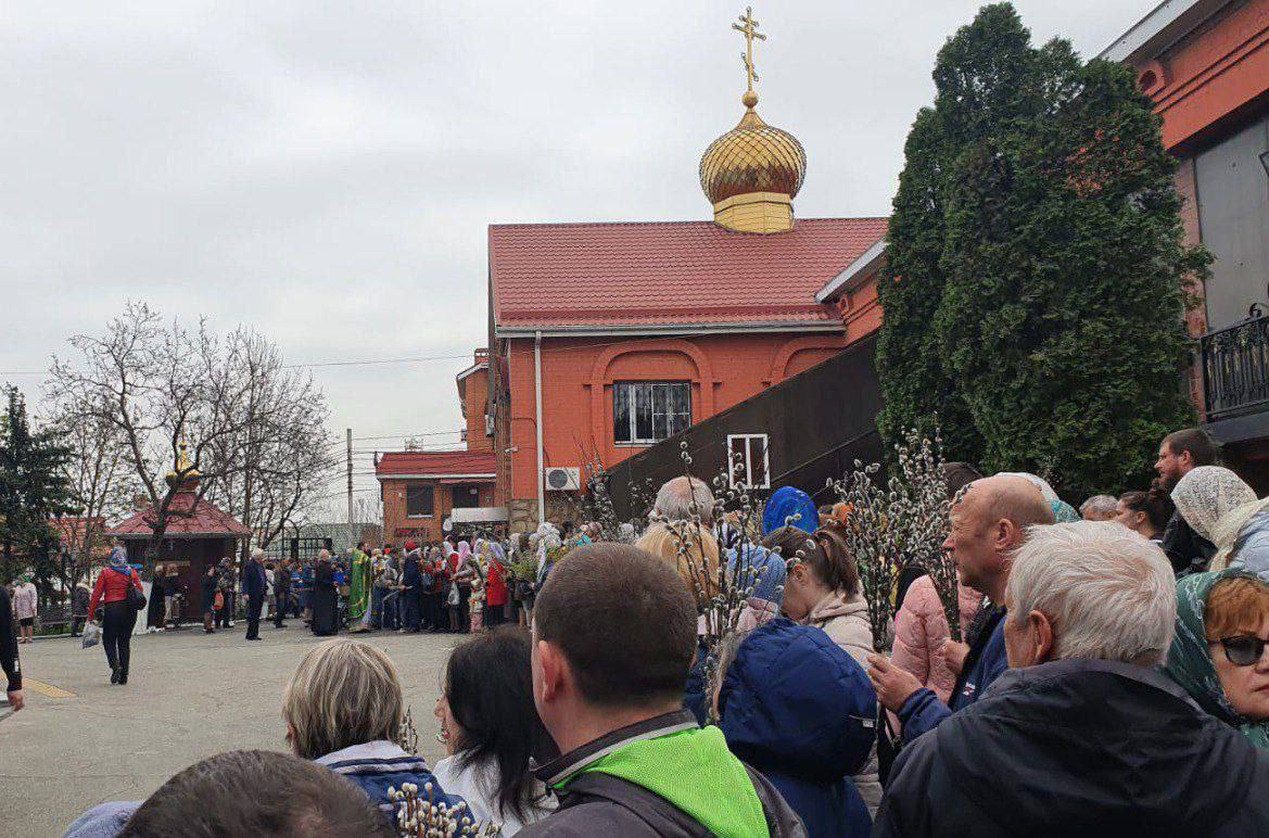 Православные новороссийцы отмечают Вербное воскресенье