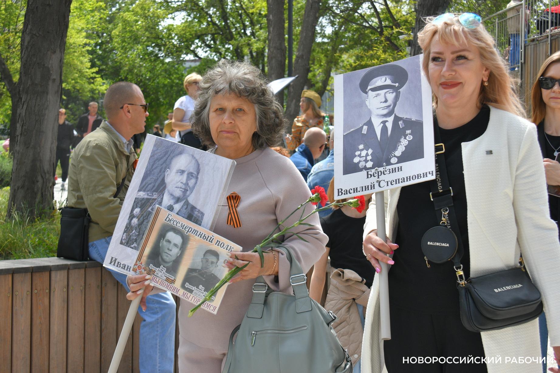 «Солдатские привалы», фото дедов-героев, слезы на глазах. Как Новороссийск отмечает День Победы. Фоторепортаж «НР»