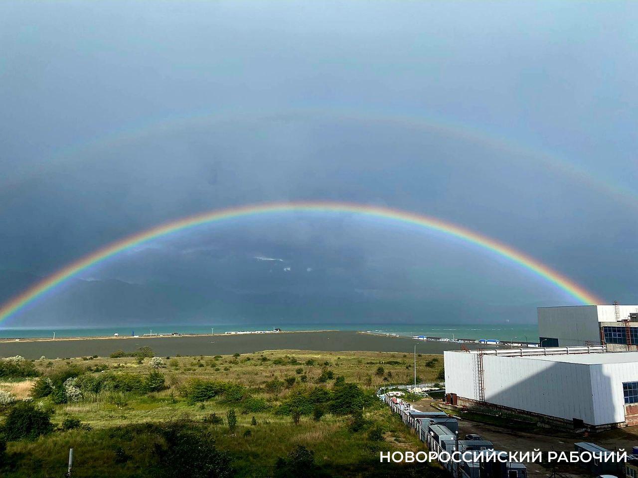 В Новороссийске любовались двойной радугой: скоро потеплеет?