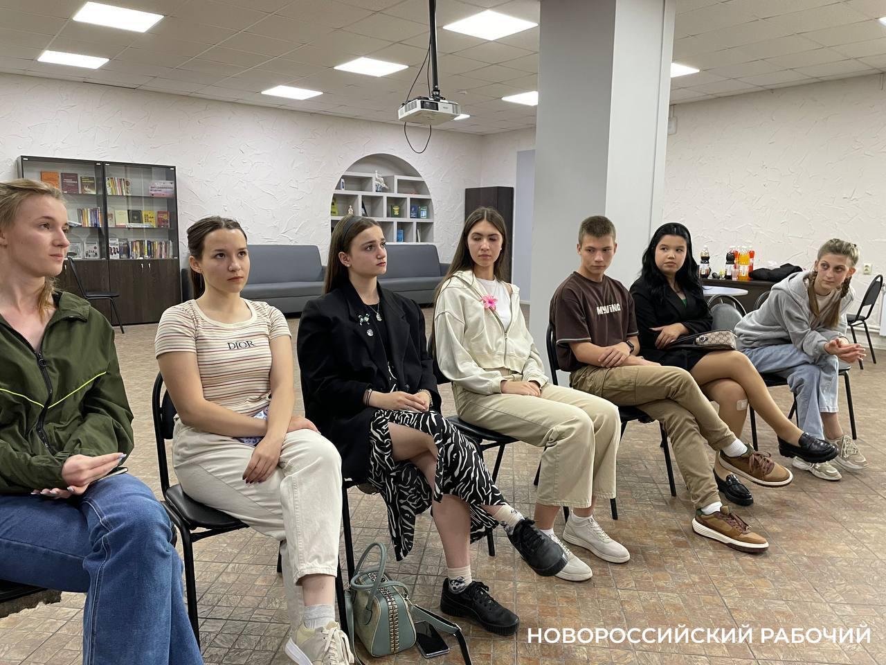 В Новороссийске волонтеры придумали, как, помогая пенсионерам, найти себе пару