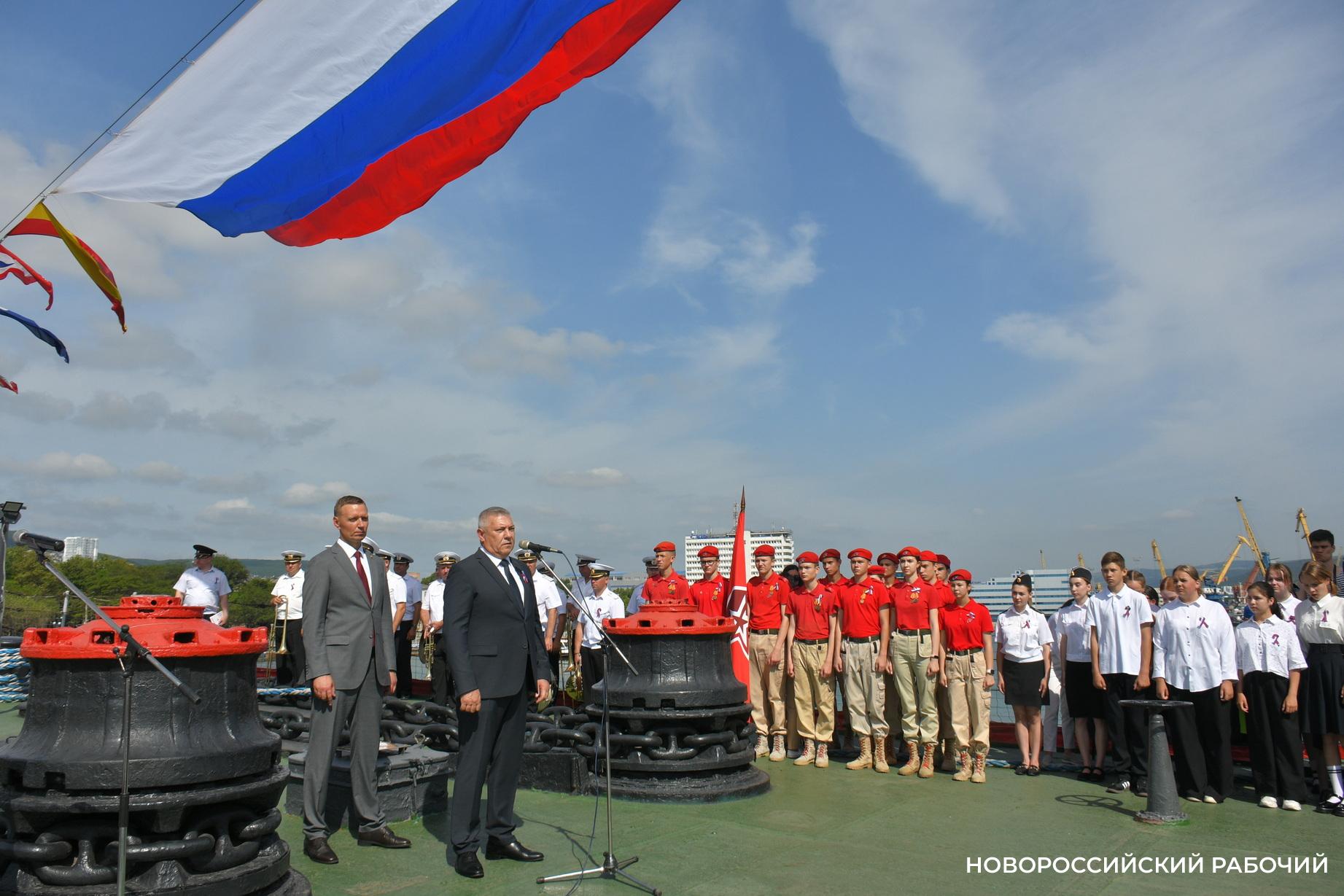 В Новороссийске в честь Дня России дан торжественный залп с крейсера «Михаил Кутузов»