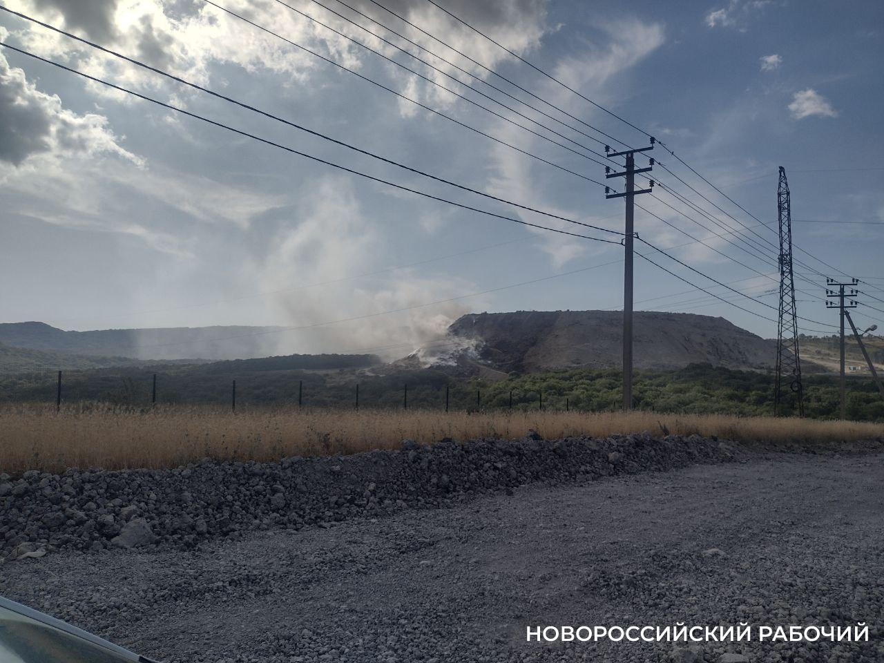 Ливни, обрушившиеся на Новороссийск, не смогли до конца потушить пожар на свалке