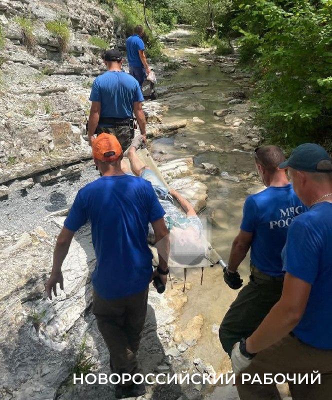 В Новороссийске на Луначарских водопадах турист упал со скалы