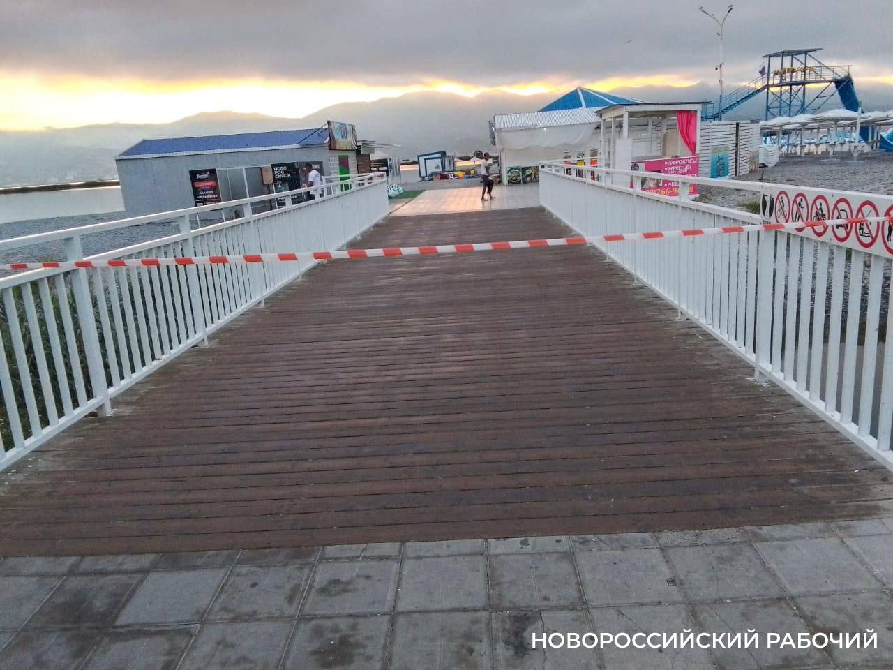 После морской атаки в Новороссийске обследовали пляжи и обходят квартиры