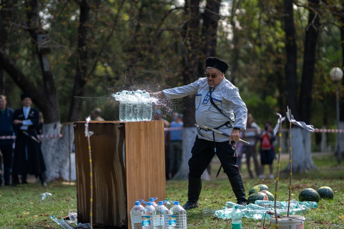 Новороссийские казаки учились рубить воду, чтобы искусно владеть шашкой