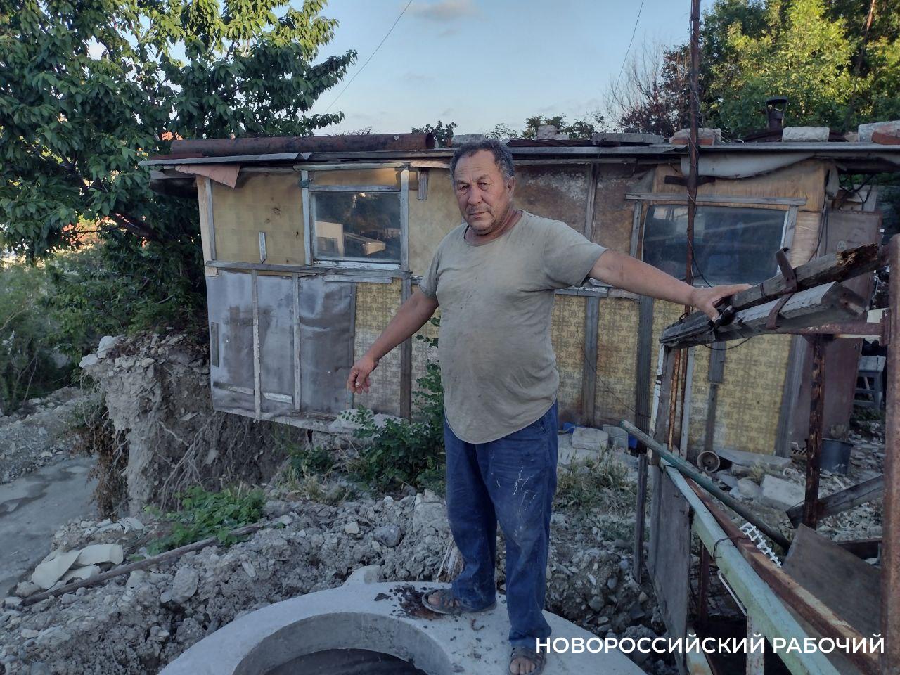 Новороссиец, чей дом сползает в пропасть, молится, чтобы не пошли дожди