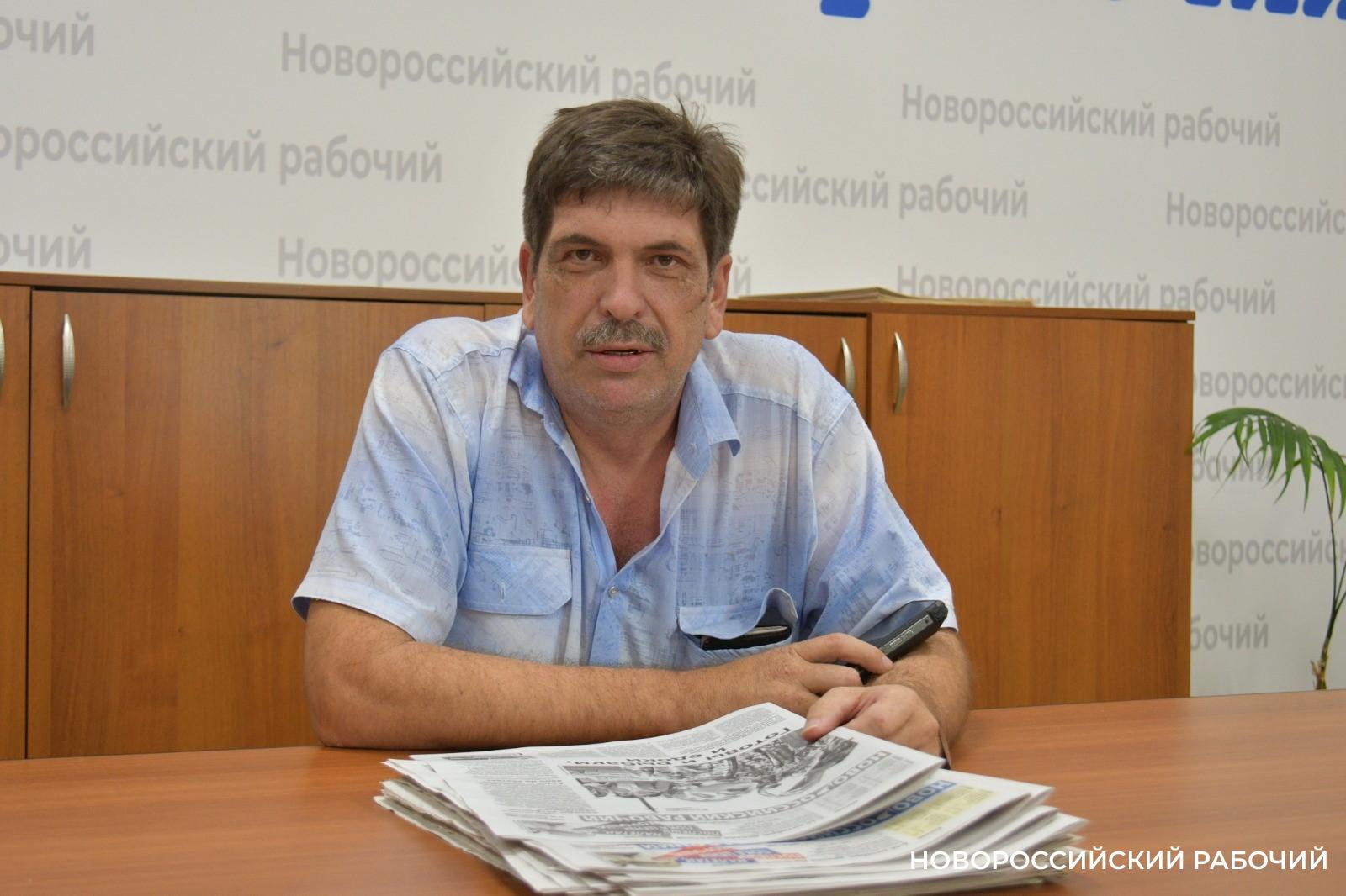 Главный спасатель Новороссийска Алексей Одеров закрывает люки, возит гуманитарку и выручает котиков