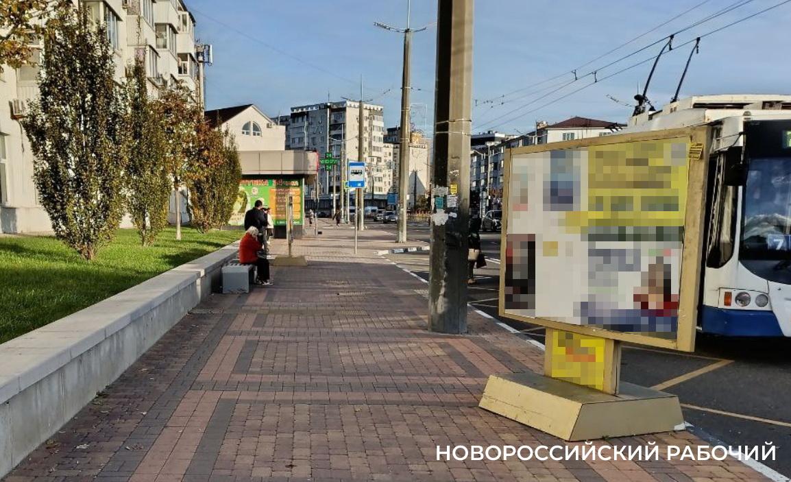 В Новороссийске исчезла остановка. Кто вернет крышу над головой пассажиров?