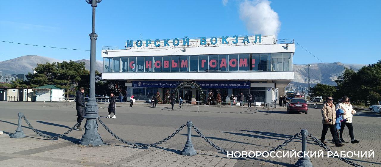 Новороссийск в моменте. Набережная. Море. Прохлада