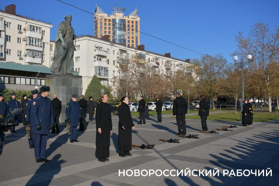 Новороссийск почтил память Неизвестного солдата