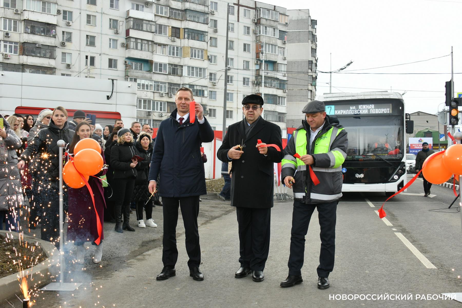 Поехали! В Новороссийске сдали в эксплуатацию долгожданную развязку на Абрау-Дюрсо. Пропускная способность выросла на 30 процентов