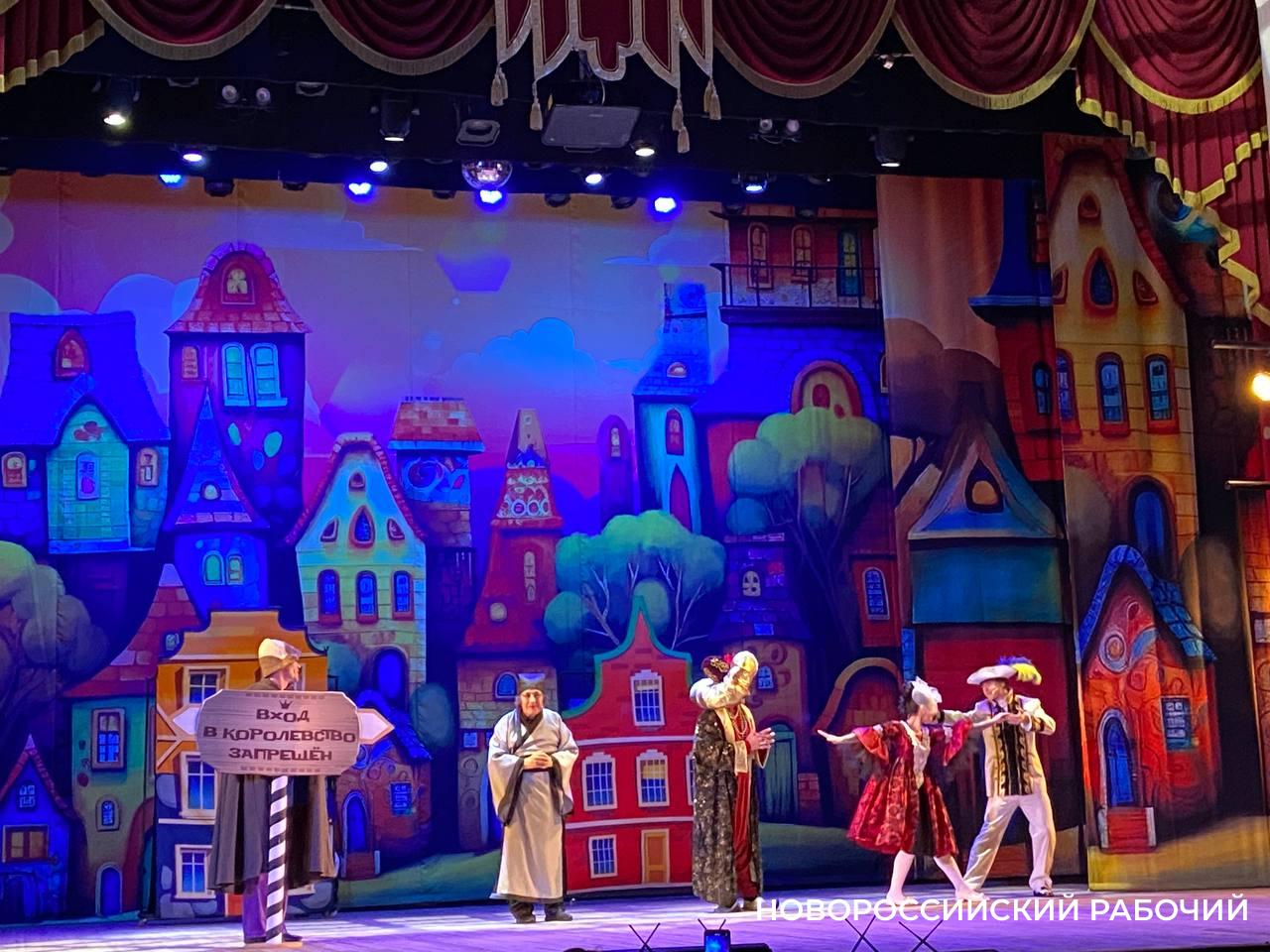 Как провести рождественские праздники в Новороссийске: Щелкунчик, «Однажды в России» и «Преступник поневоле»