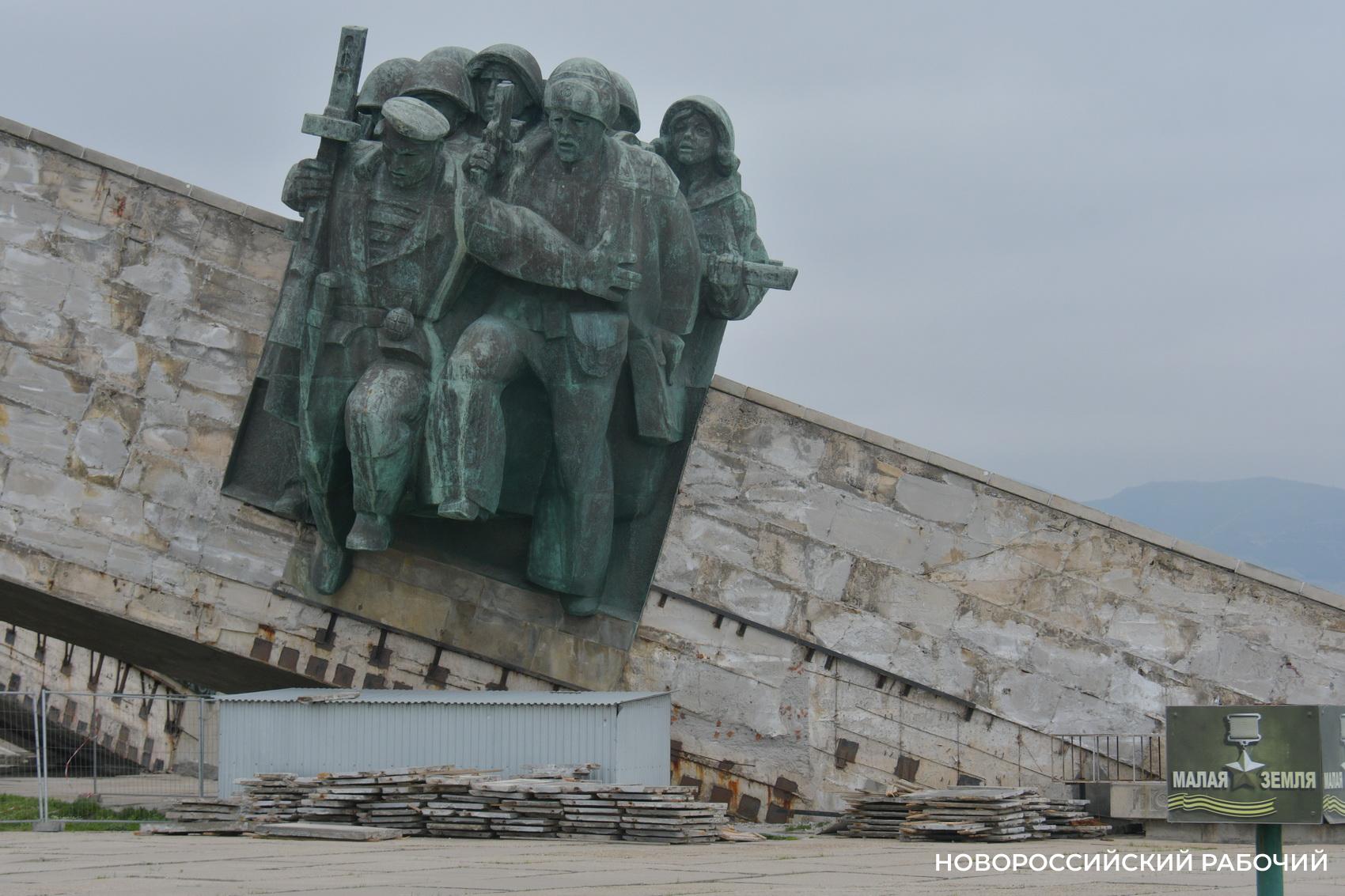 Работы на «Малой земле» приостановили из-за аварийно-спасательных работ