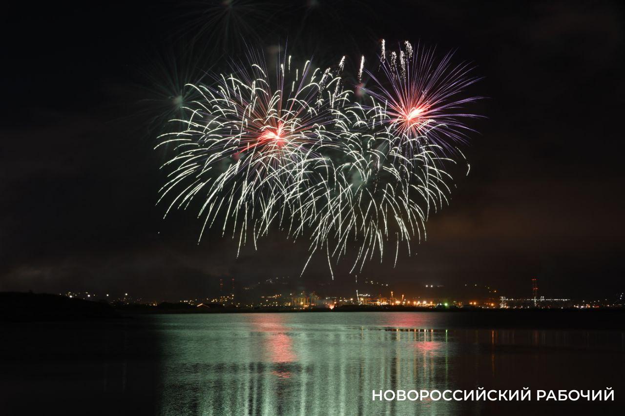 Новороссийск 2026 год встретил спокойно. Горожан пугали только взрывы фейерверков