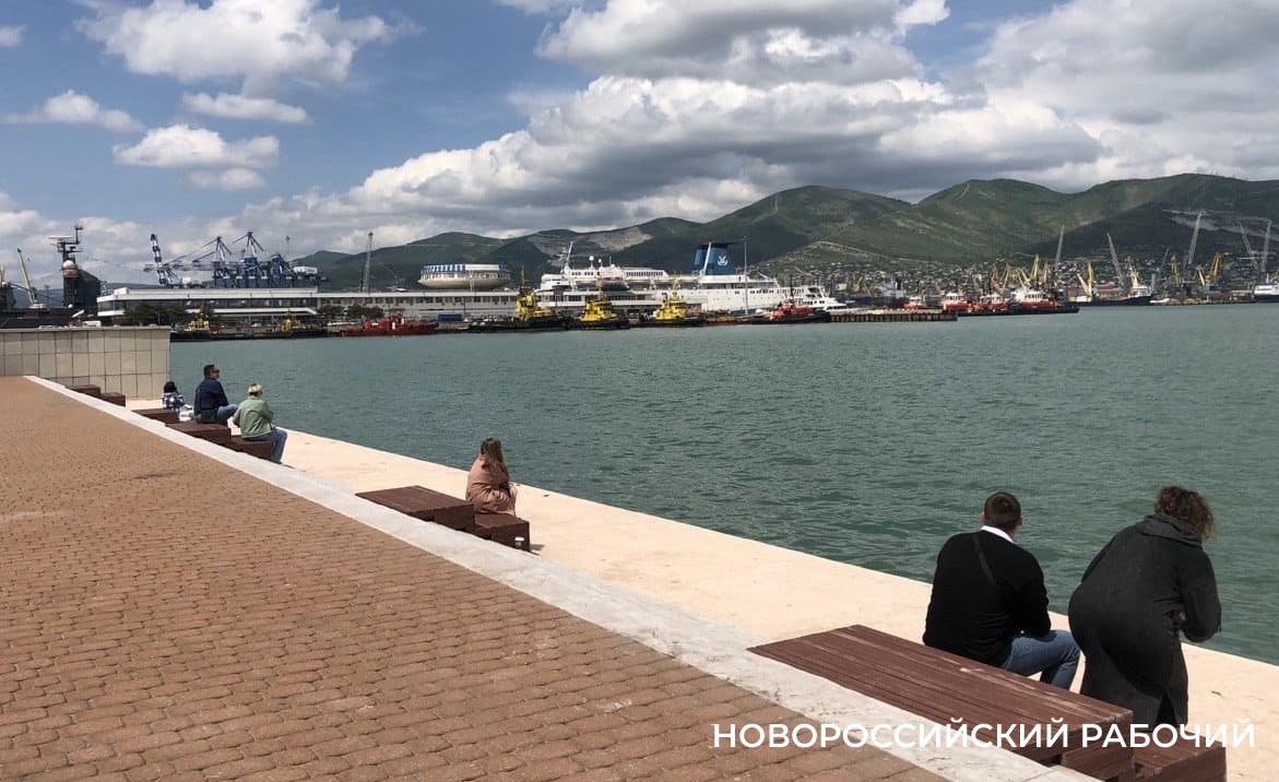 В Новороссийске купят скамейки и урны на 26 миллионов рублей