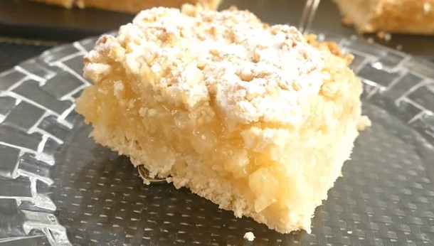 Лимонно-яблочный тертый пирог