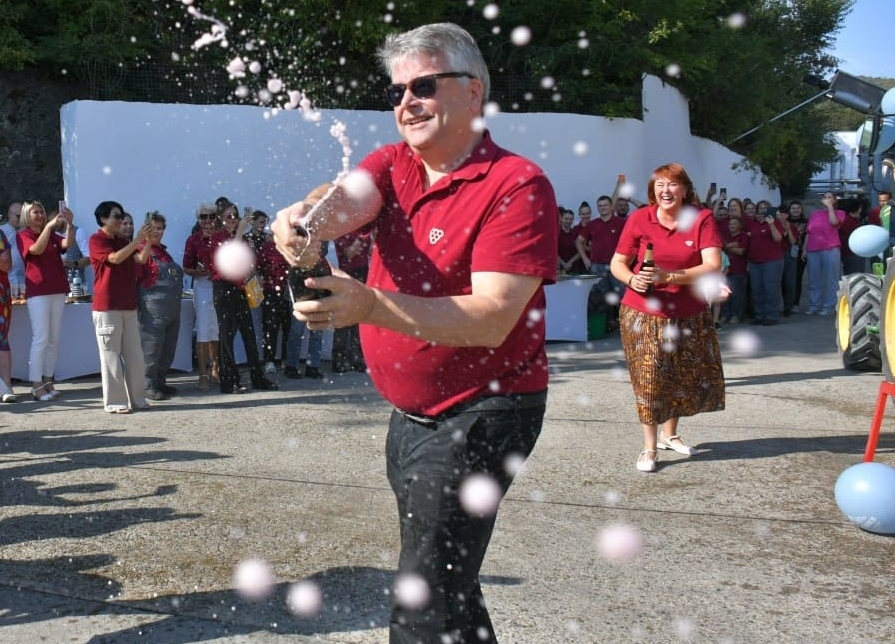 В Абрау-Дюрсо на празднике «первого винограда» загадали сезон «трех десяток»