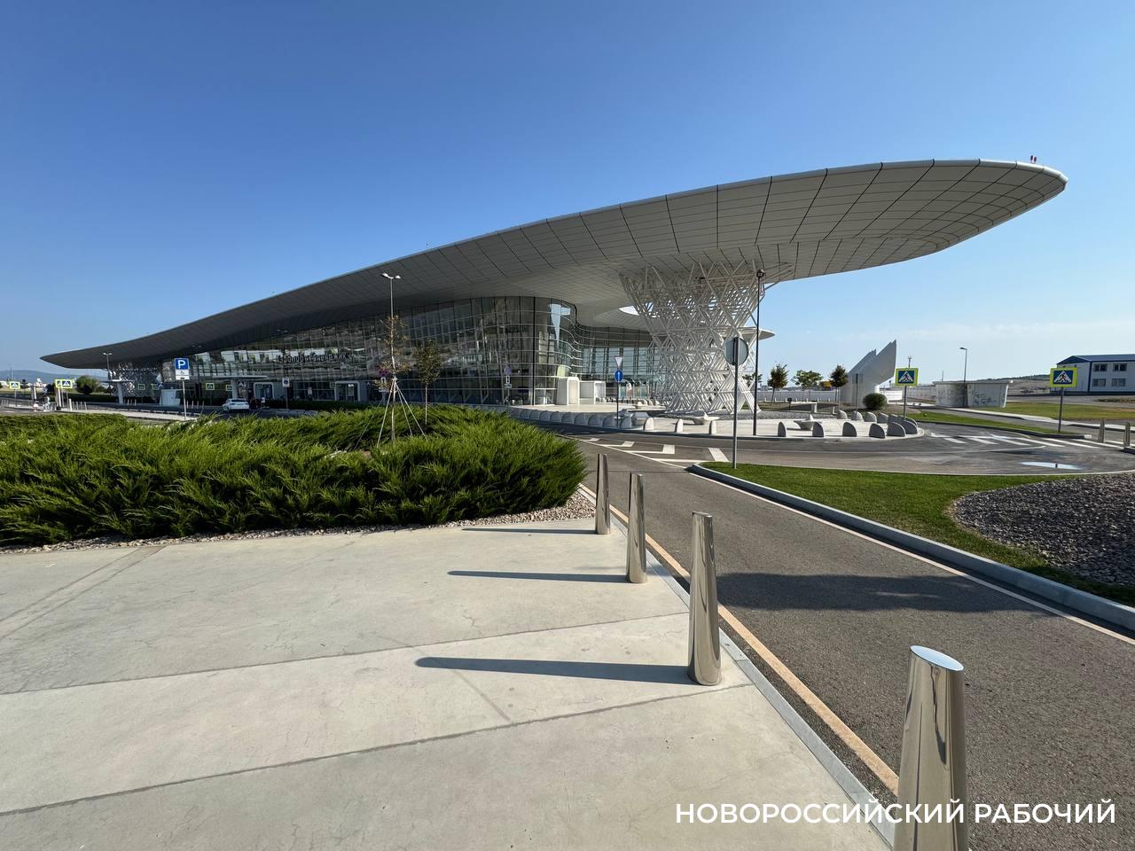 Гости и жители Новороссийска оценили соседний аэропорт – комфортно, малолюдно, дорого