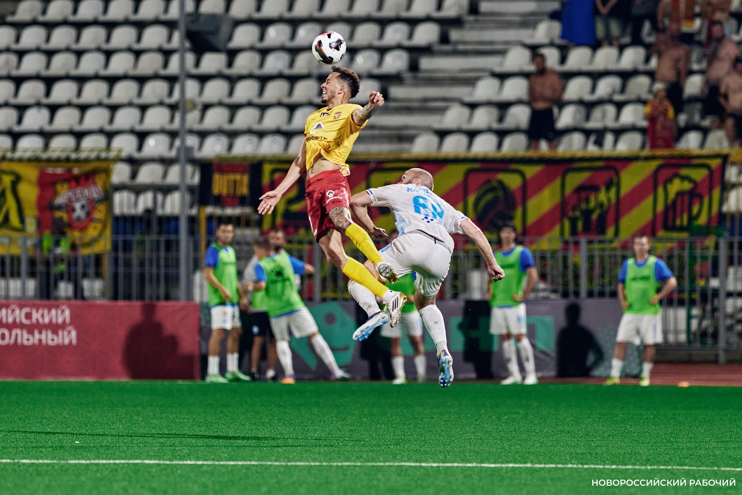 Новороссийский «Черноморец» уступил дома «Арсеналу»
