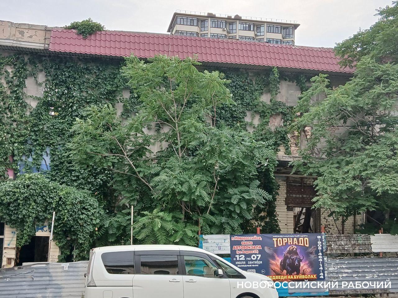 В Новороссийске ждет реставрации заброшка, где век назад прошла премьера оперы