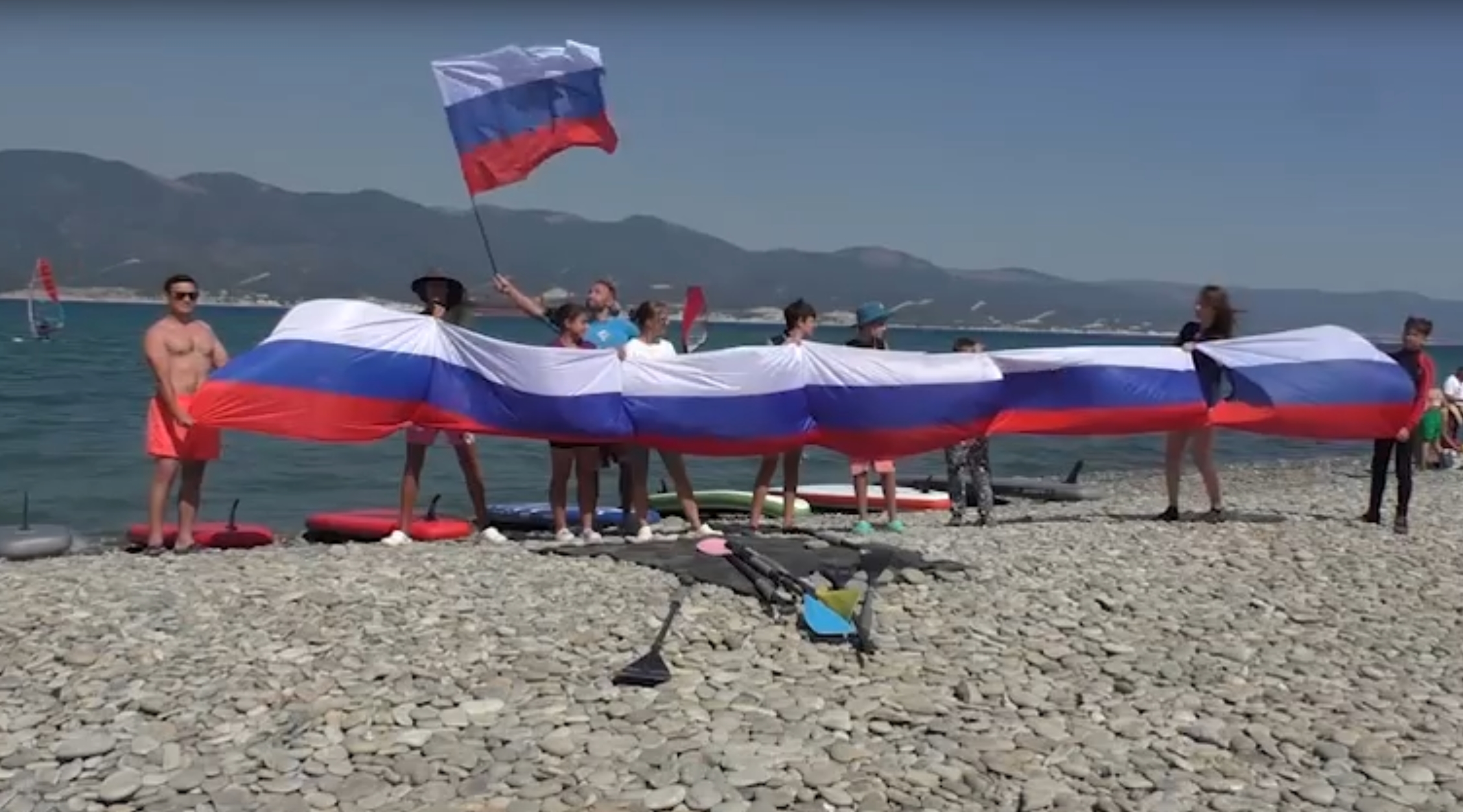 Новороссийцы готовятся отметить День Государственного флага Российской Федерации