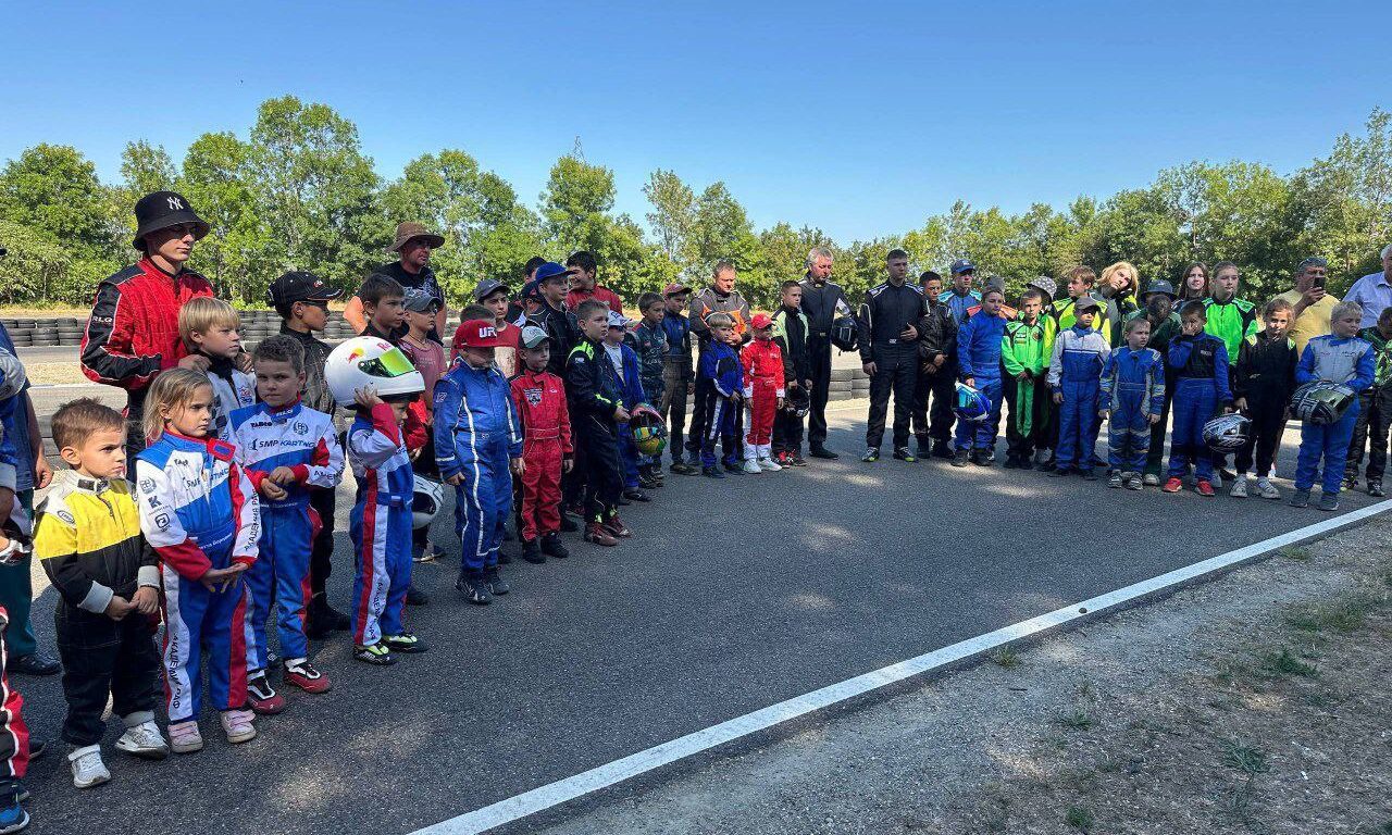 Юные гонщики Новороссийска успехи на турнире посвятили памяти героев СВО