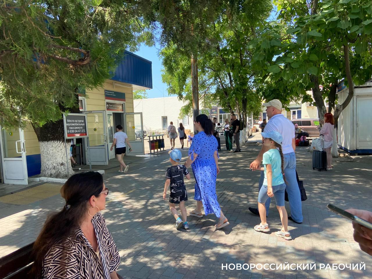 В Новороссийске сняли с поезда мужчину, забравшего из банкомата 55 тысяч