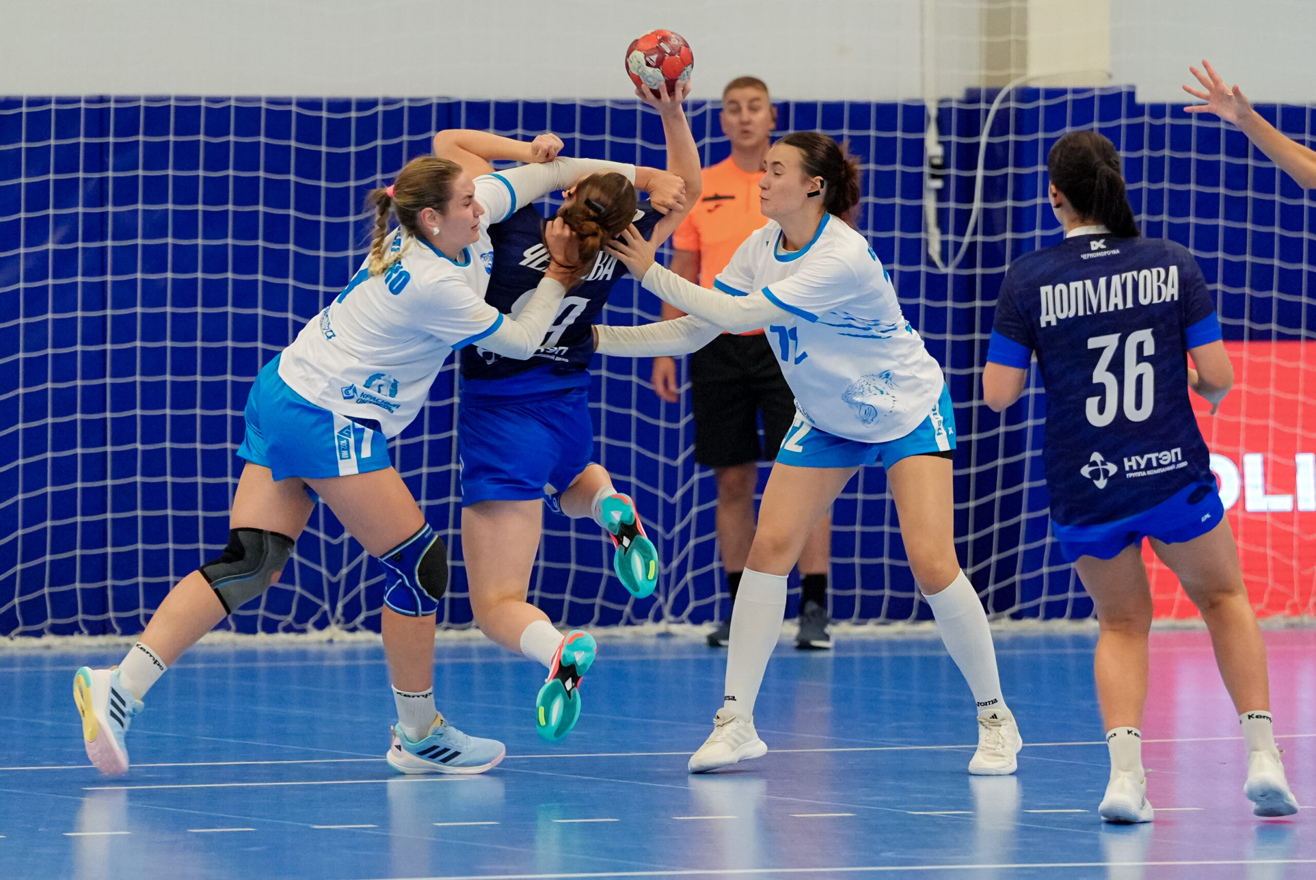 Новороссийская «Черноморочка» выиграла первую домашнюю игру чемпионата России по гандболу