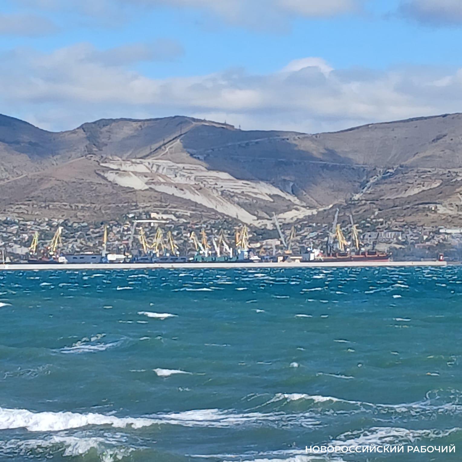 Пожары на танкерах, следовавших в порт Новороссийск, могли произойти из-за атаки дронов