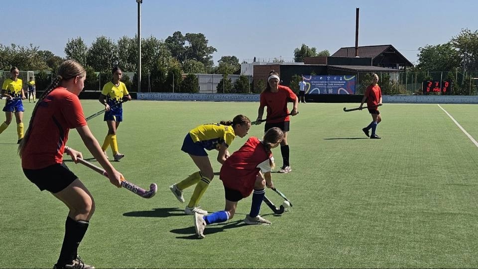 Новороссийцы стали призерами турнира по хоккею на траве