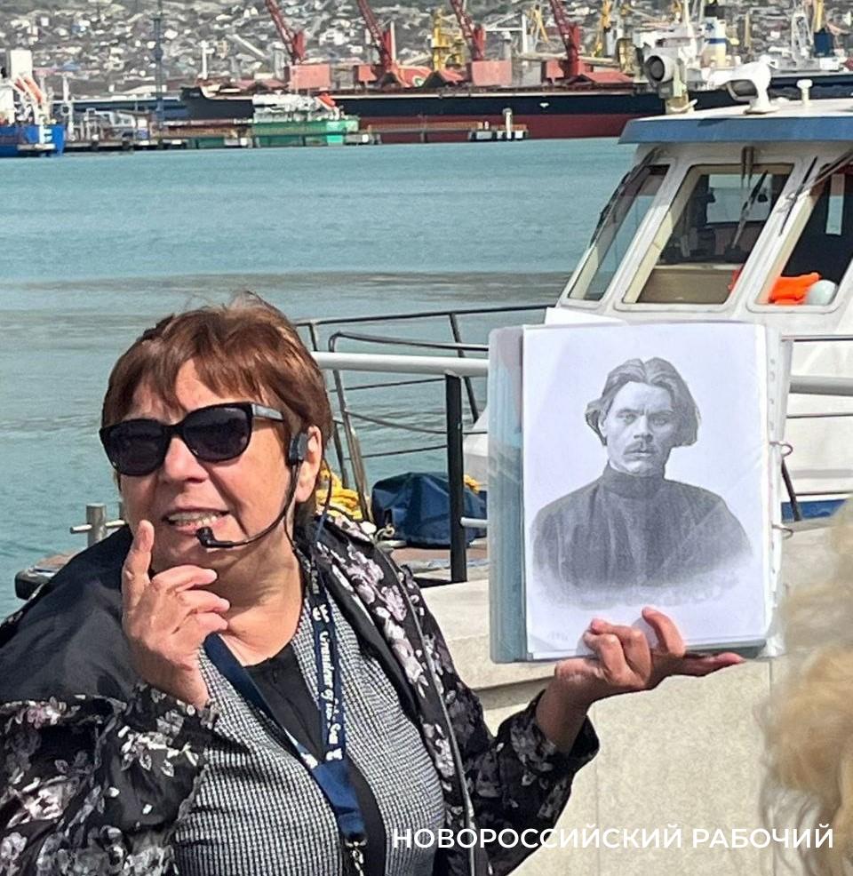 Новороссийску очень нужен памятник ослику и больше общественных туалетов!