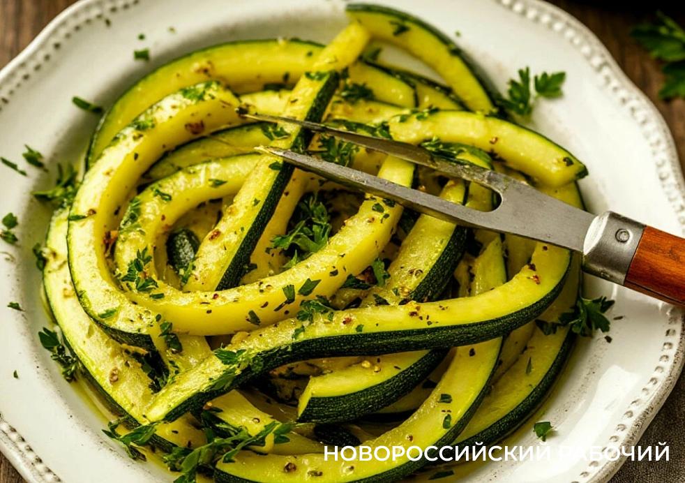 Кабачковые «Фетучини» по-корейски – модная закуска за 15 минут!