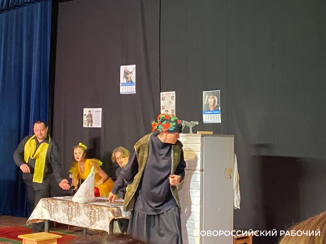 Театр из Таганрога научил новороссийцев правильно формулировать желания и радоваться тому, что есть