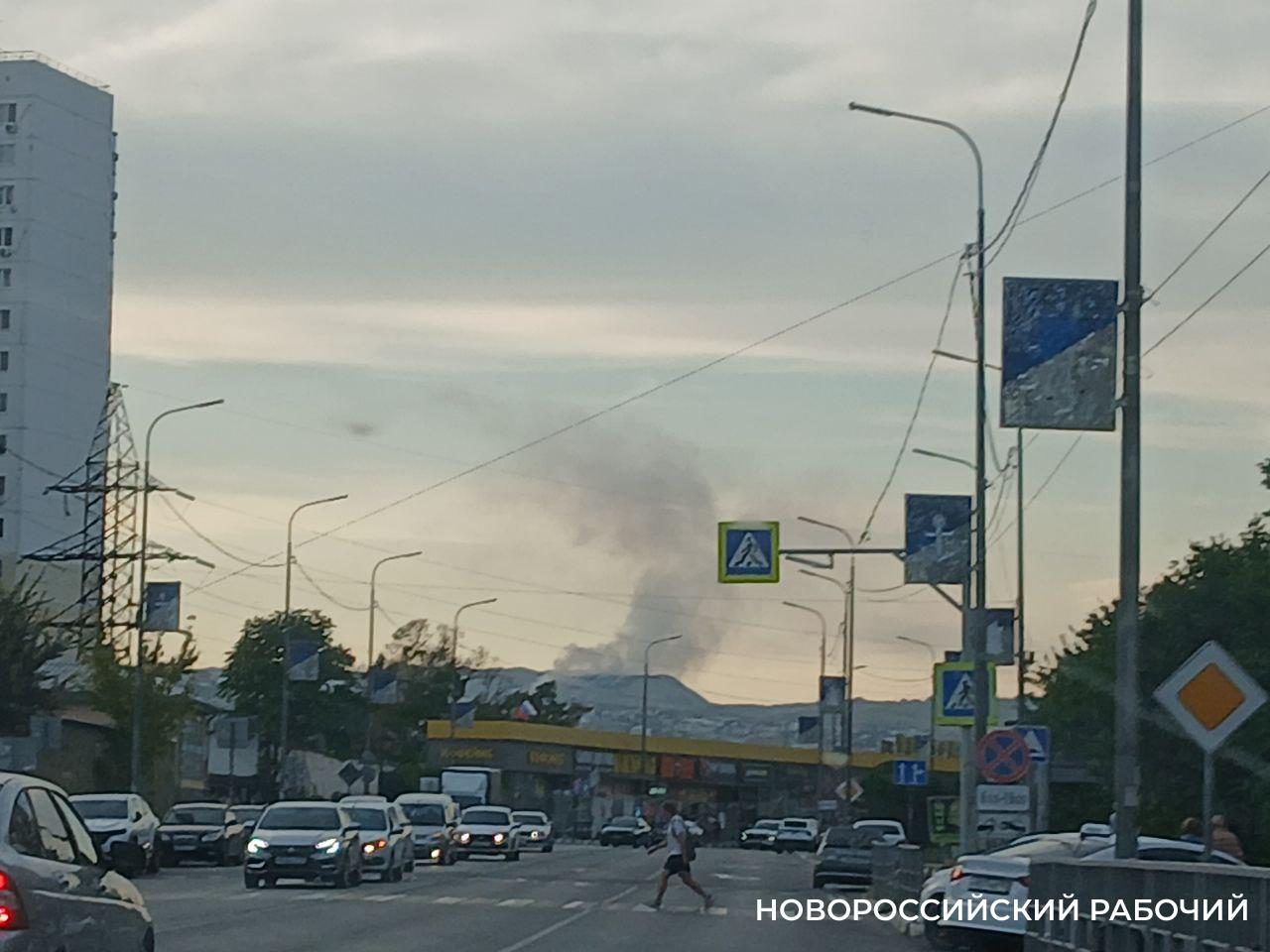 Площадь пожара на мусорном полигоне Новороссийска сократилась еще на 50 кв. м.