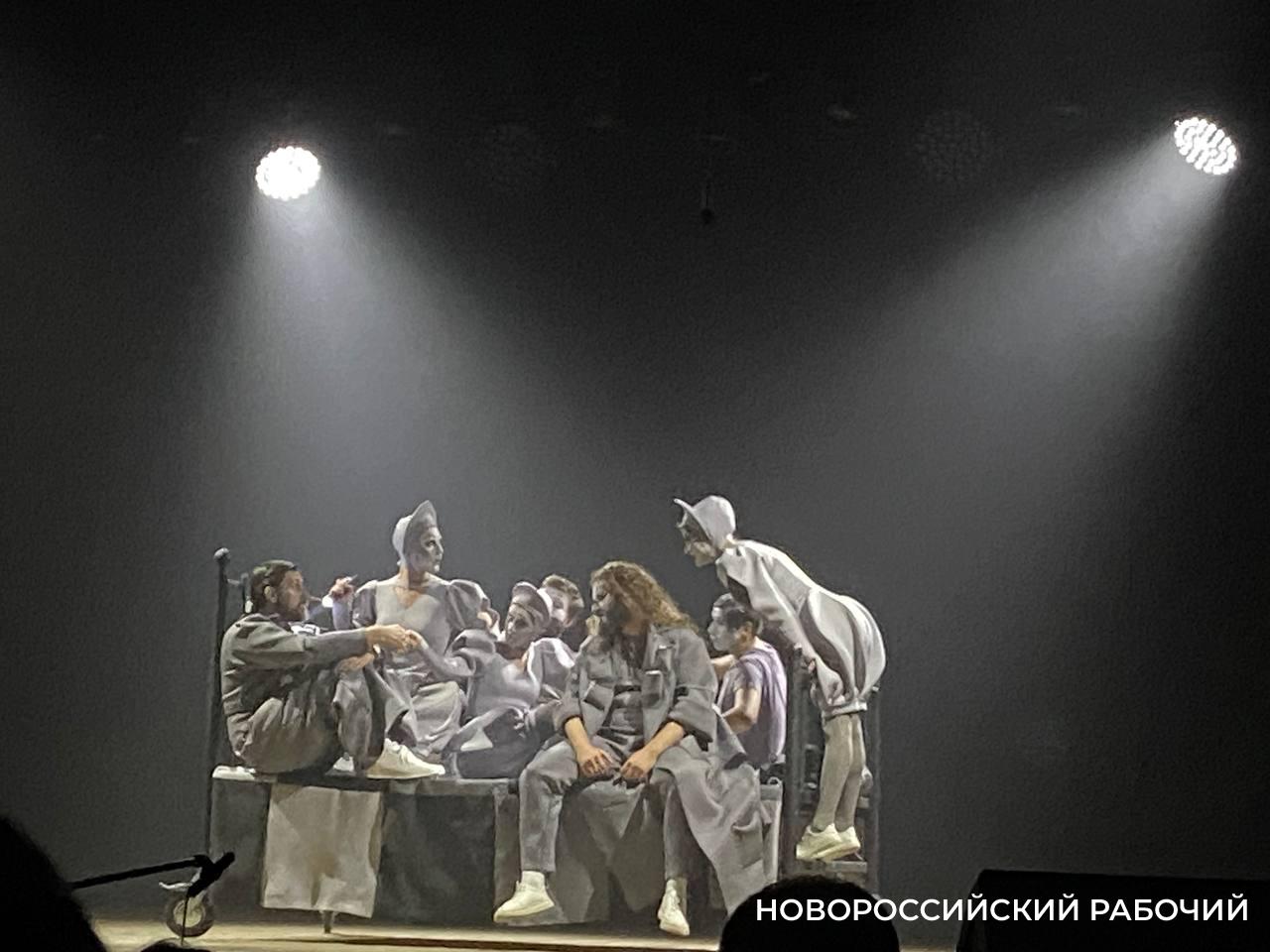 В Новороссийске рэп-театр уложил «Идиота» Достоевского в 90 минут