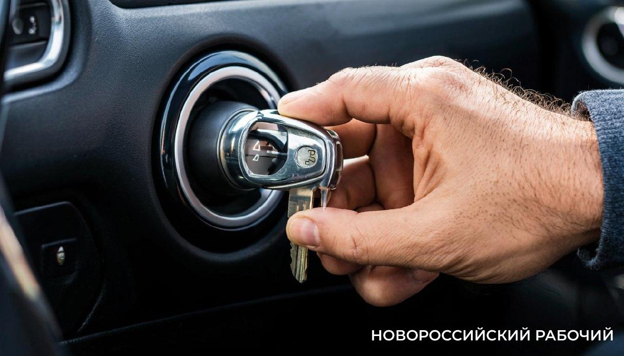 Пьяный новороссиец катался с подружкой на чужом авто
