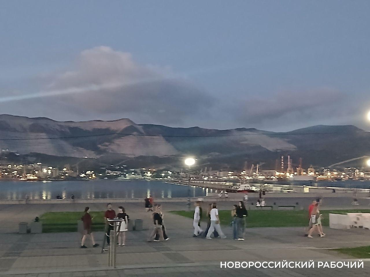 После курортного сезона в Новороссийске опустела набережная