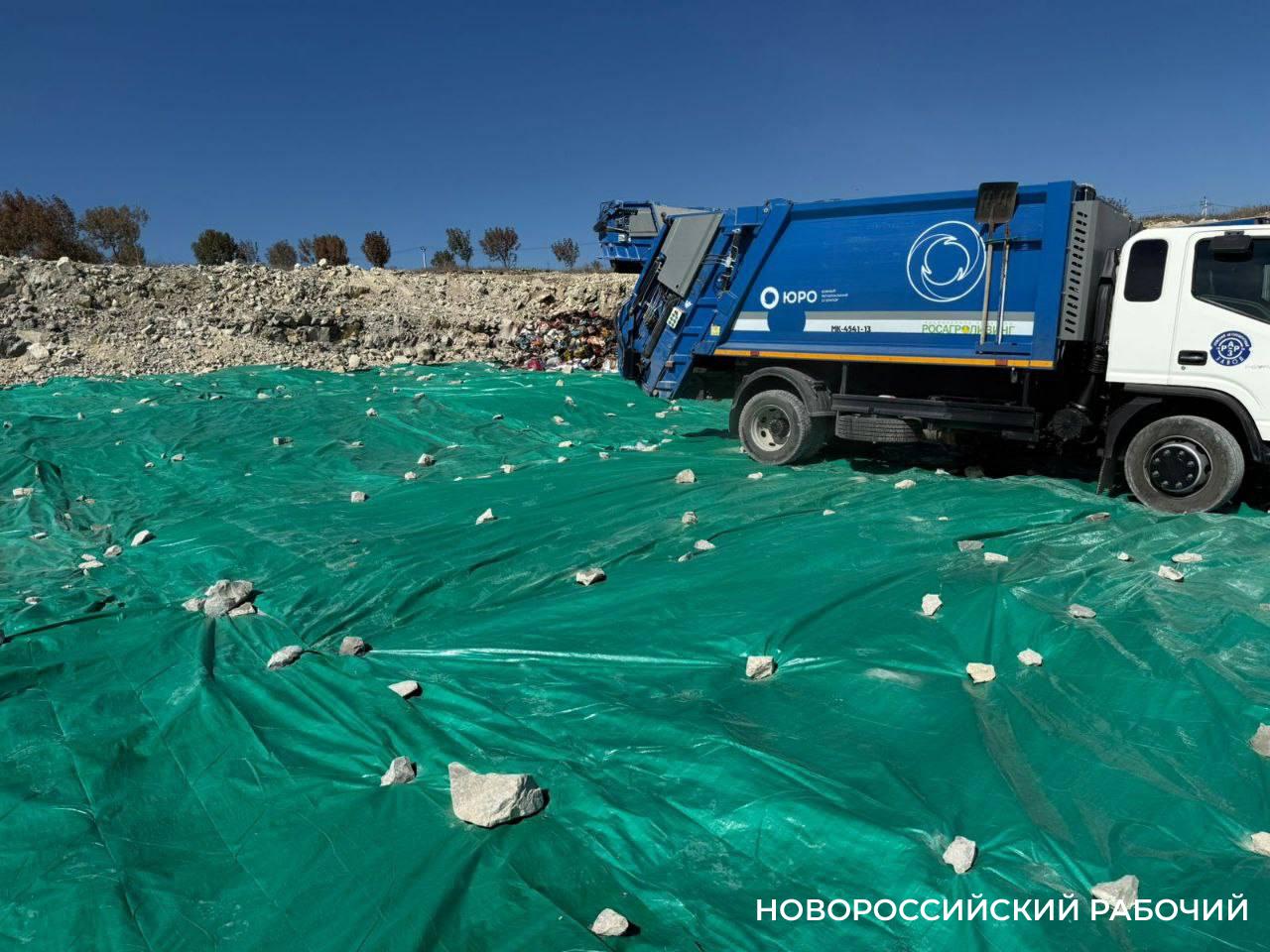 В Новороссийске не будут нарушать график вывоза мусора из-за пожара на Щелбе