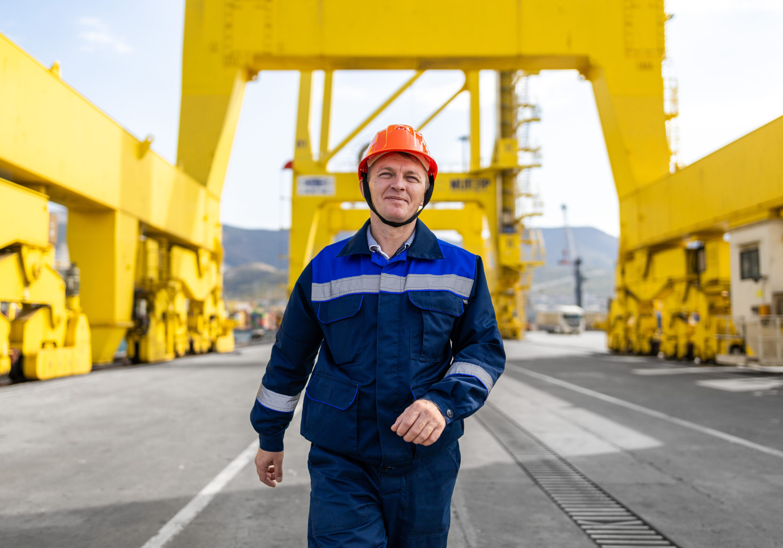 Крановщик Николай Дахов: «Смотрю на Новороссийск с высоты и дух захватывает от красоты!»