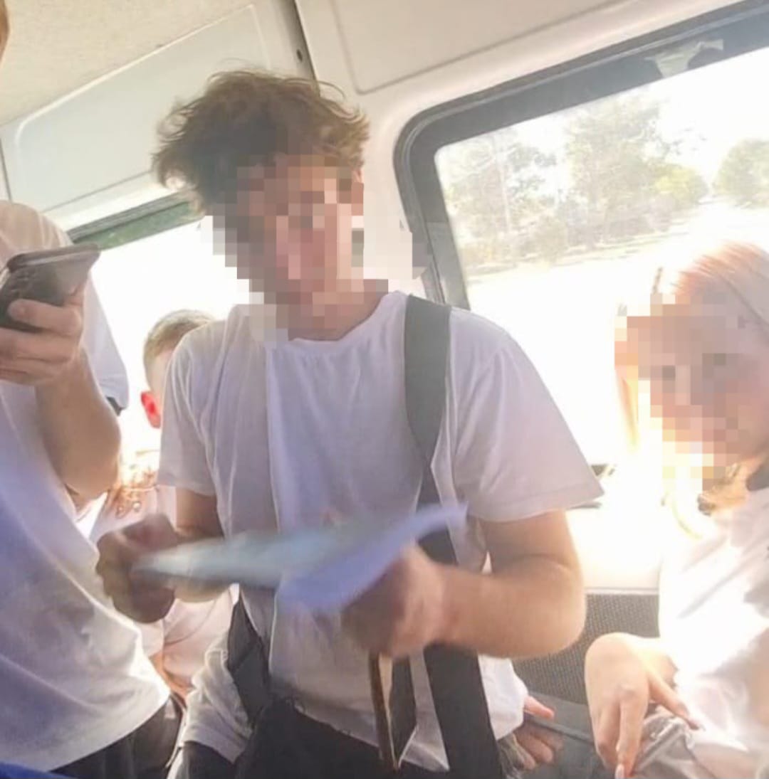 Школьники Новороссийска в автобусах ведут себя «по-свински»