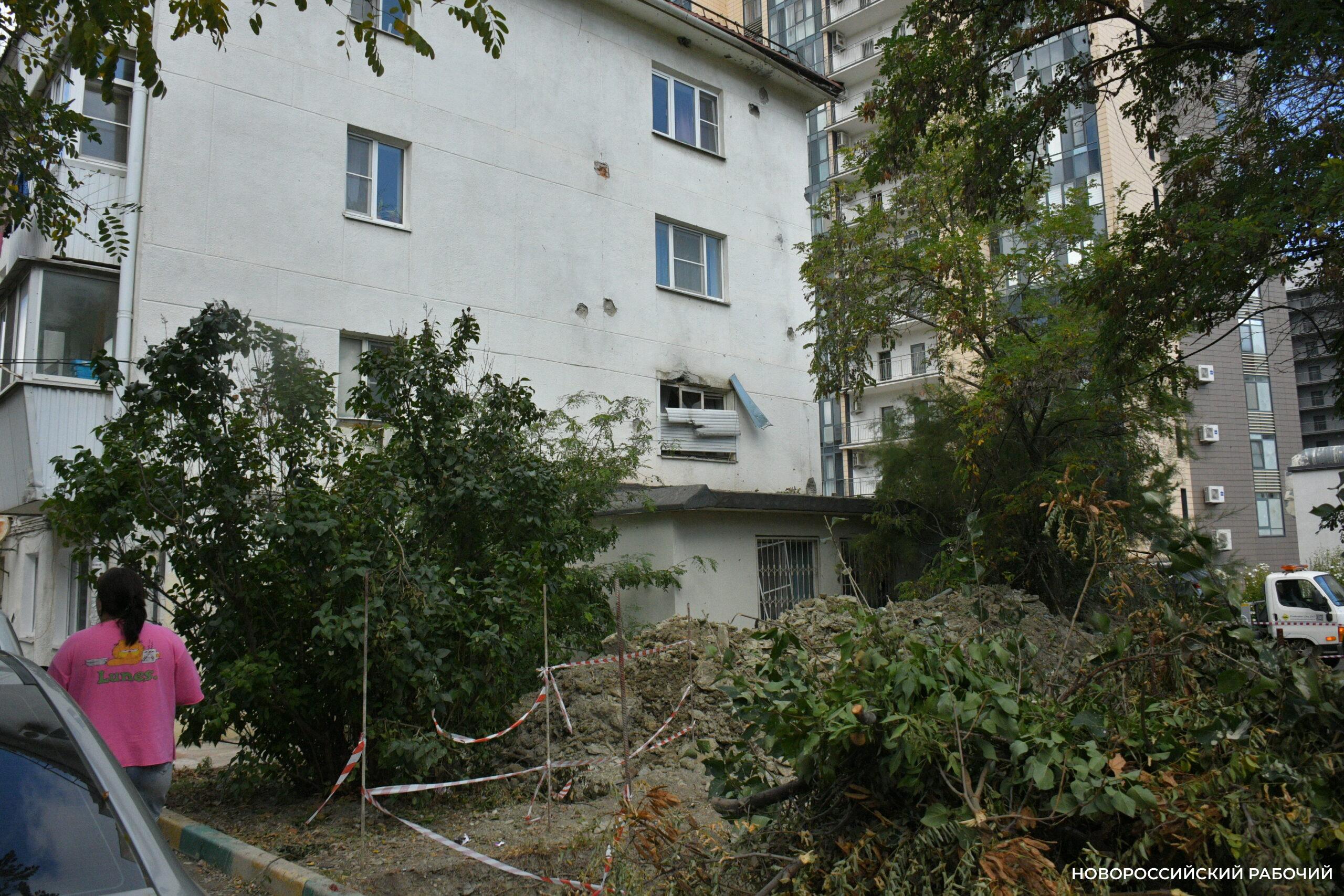 «Юбилей свадьбы мы так и не отметили…» В Новороссийске идет ликвидация последствий атаки ВСУ