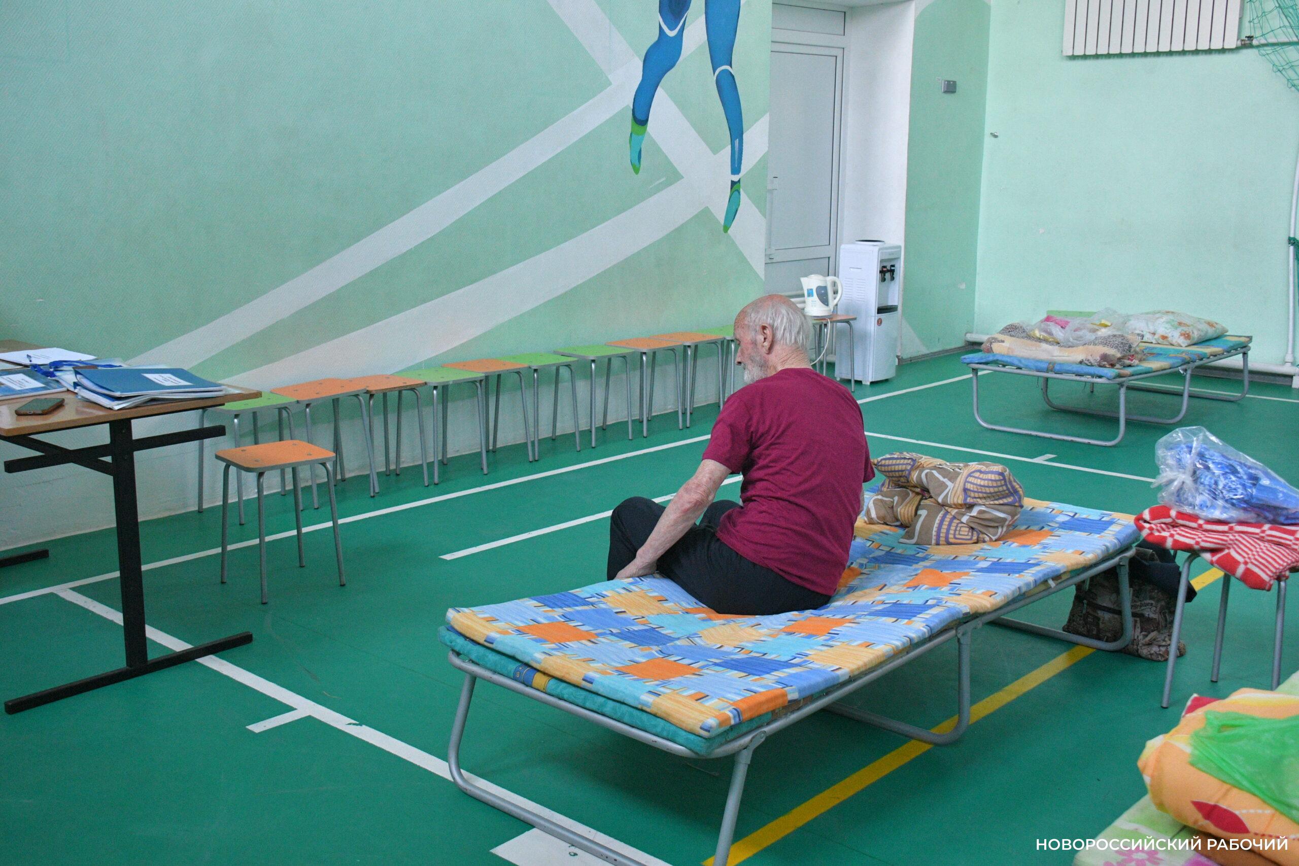 В Новороссийске после атаки ВСУ приняли первых посетителей в пунктах временного размещения