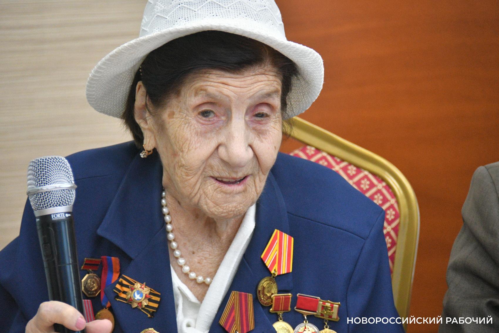 На 103-м году жизни вспомнить 43-й… Ветеран-легенда в гостях у города-героя Новороссийска