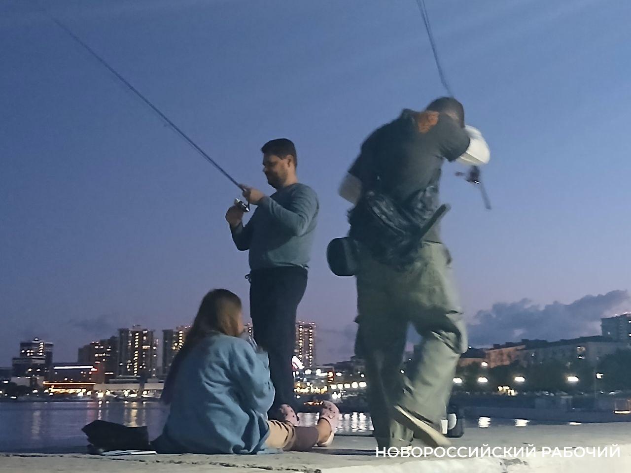 Ночная романтика Западного мола в Новороссийске. У кого-то мечты сбываются!